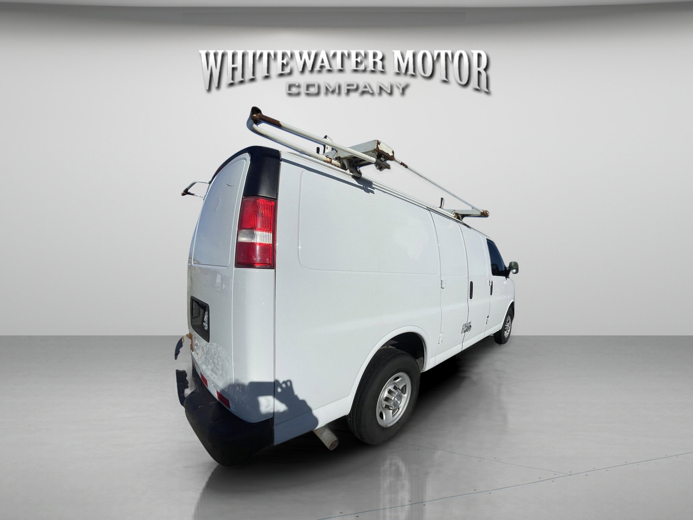 Used 2017 Chevrolet Express 2500 image 5