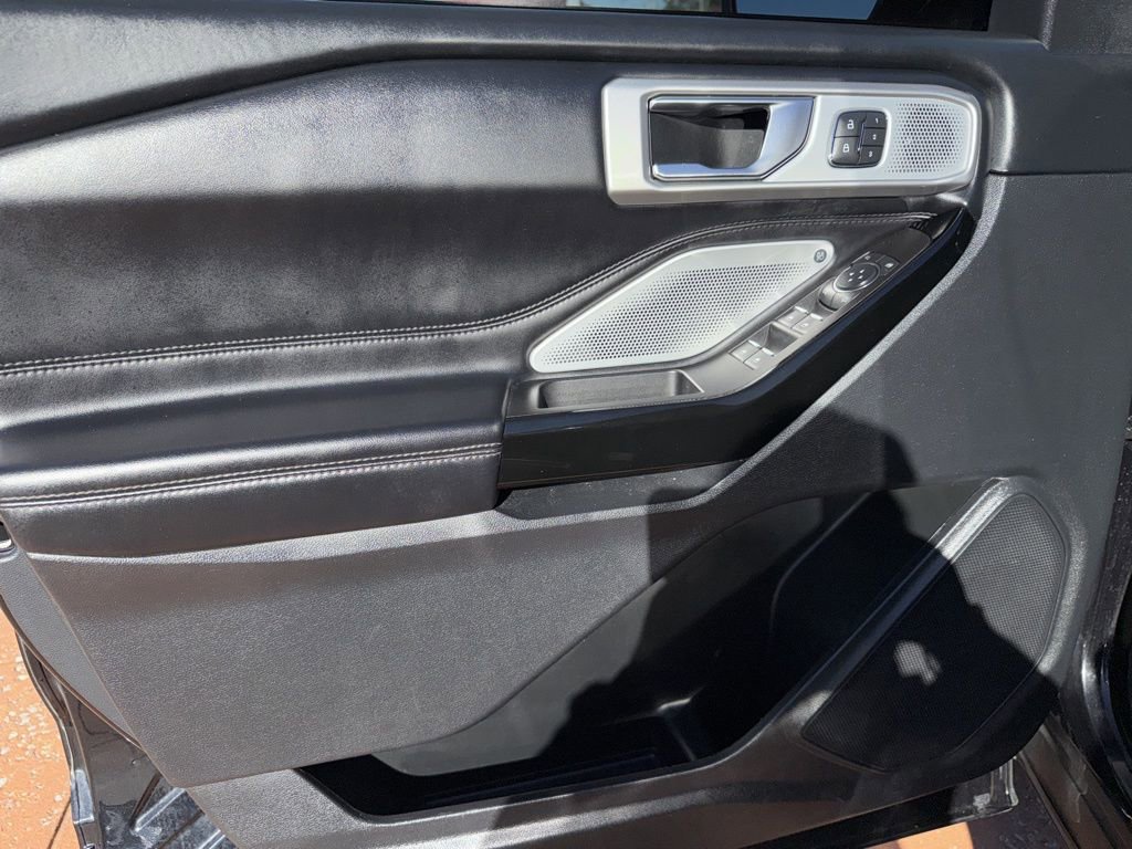 Used 2022 Ford Explorer Platinum w/ Equipment Group 601A image 11