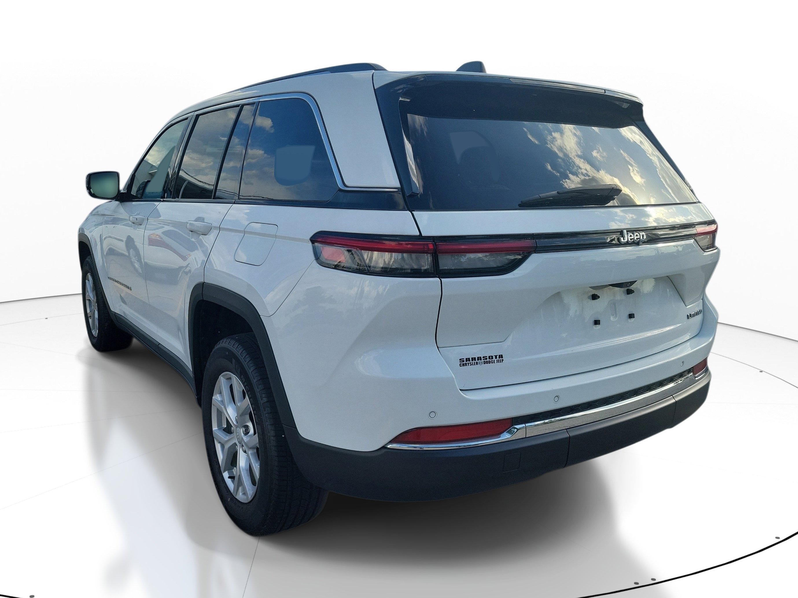 Used 2023 Jeep Grand Cherokee Limited RWD image 4