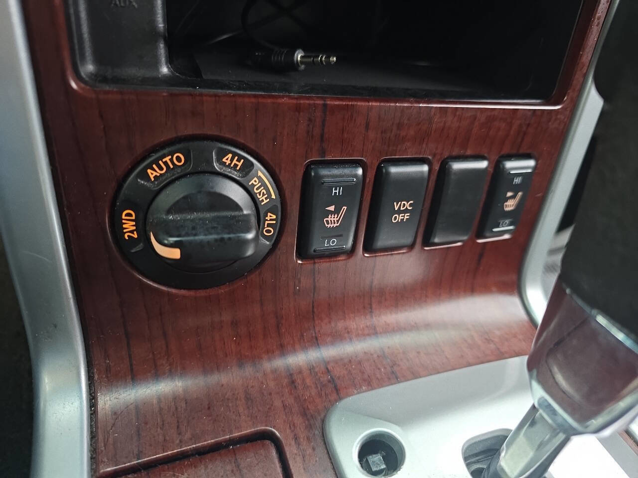 Used 2011 Nissan Pathfinder LE w/ Navigation Pkg image 14