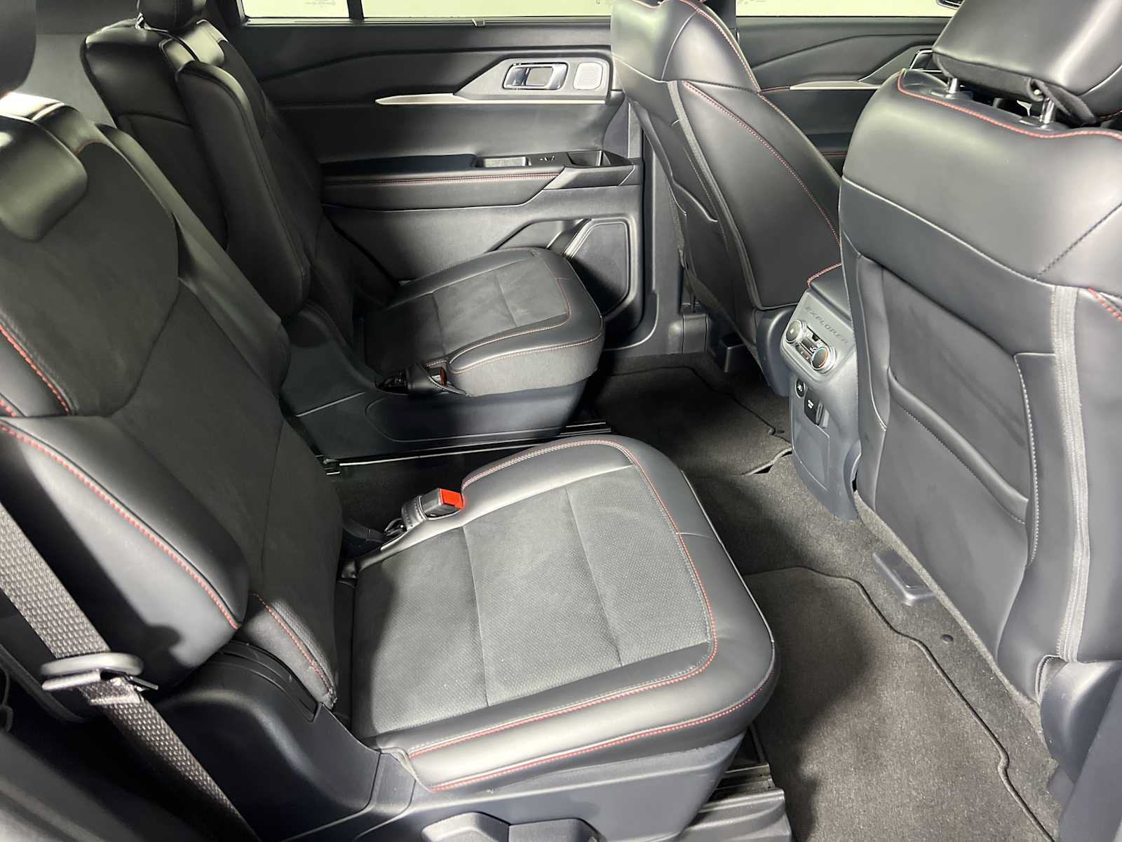 Used 2025 Ford Explorer ST AWD/4WD image 15