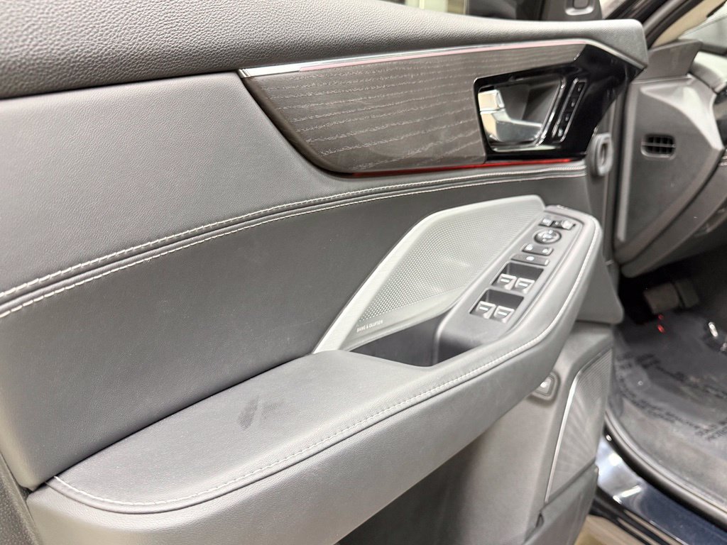 Used 2025 Acura MDX w/ Advance Package AWD/4WD image 25
