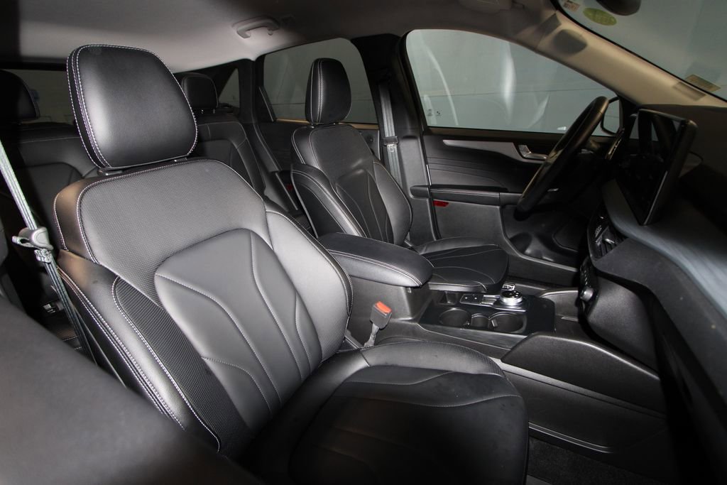 Used 2025 Ford Escape Platinum w/ Premium Technology Package image 20