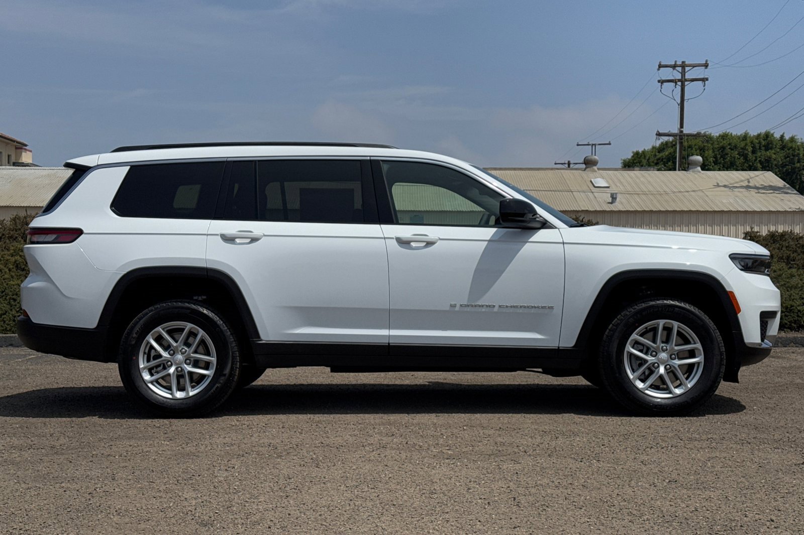 New 2025 Jeep Grand Cherokee L Laredo image 3
