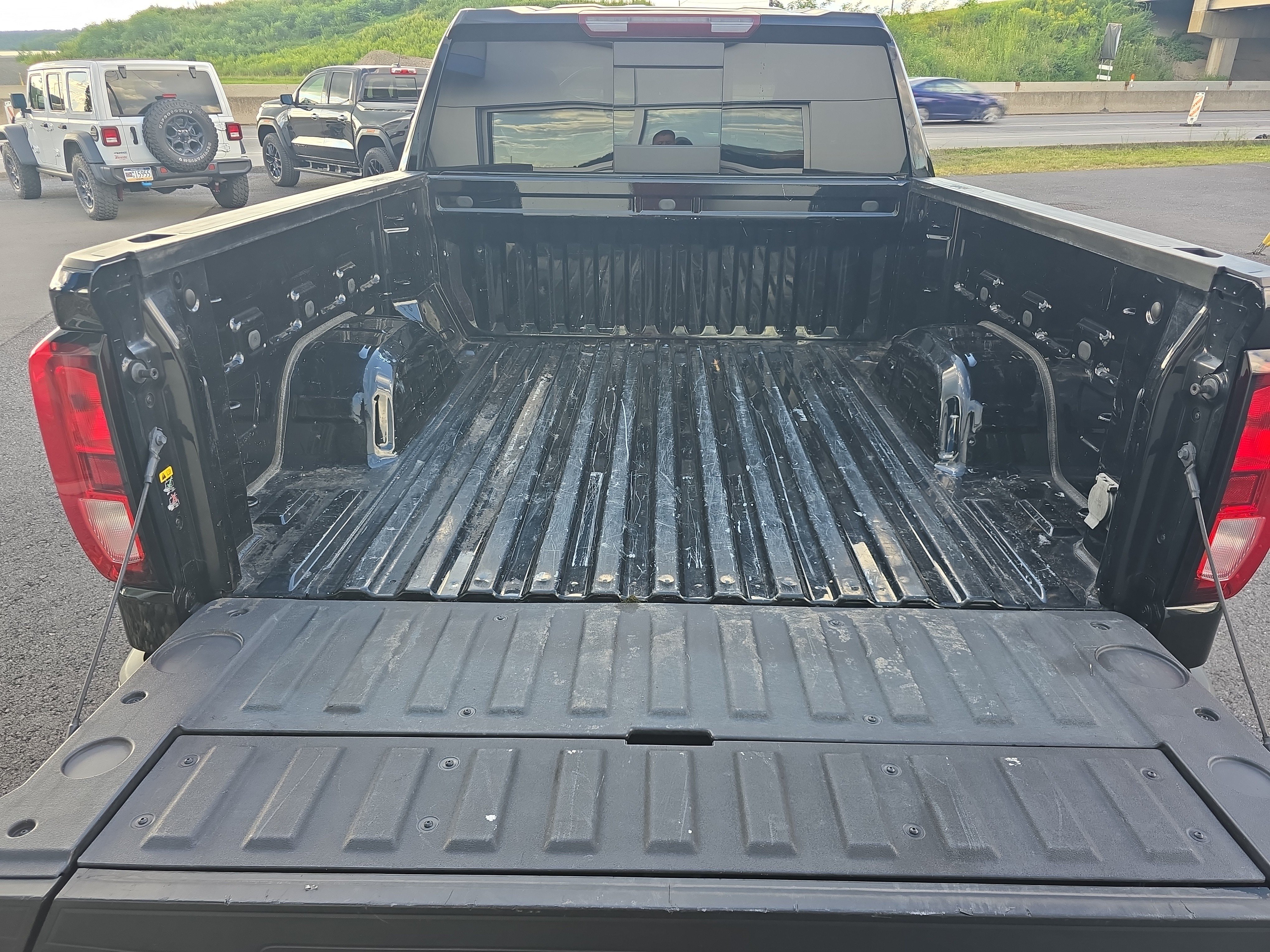 Used 2021 GMC Sierra 1500 Elevation w/ Preferred Package AWD/4WD image 5