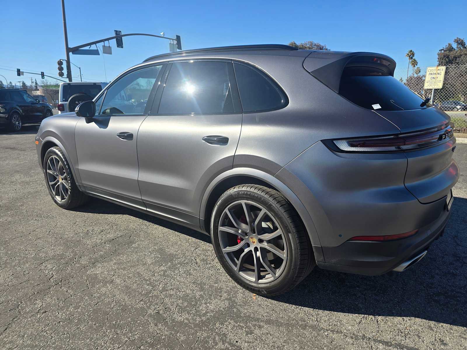 Used 2024 Porsche Cayenne image 3