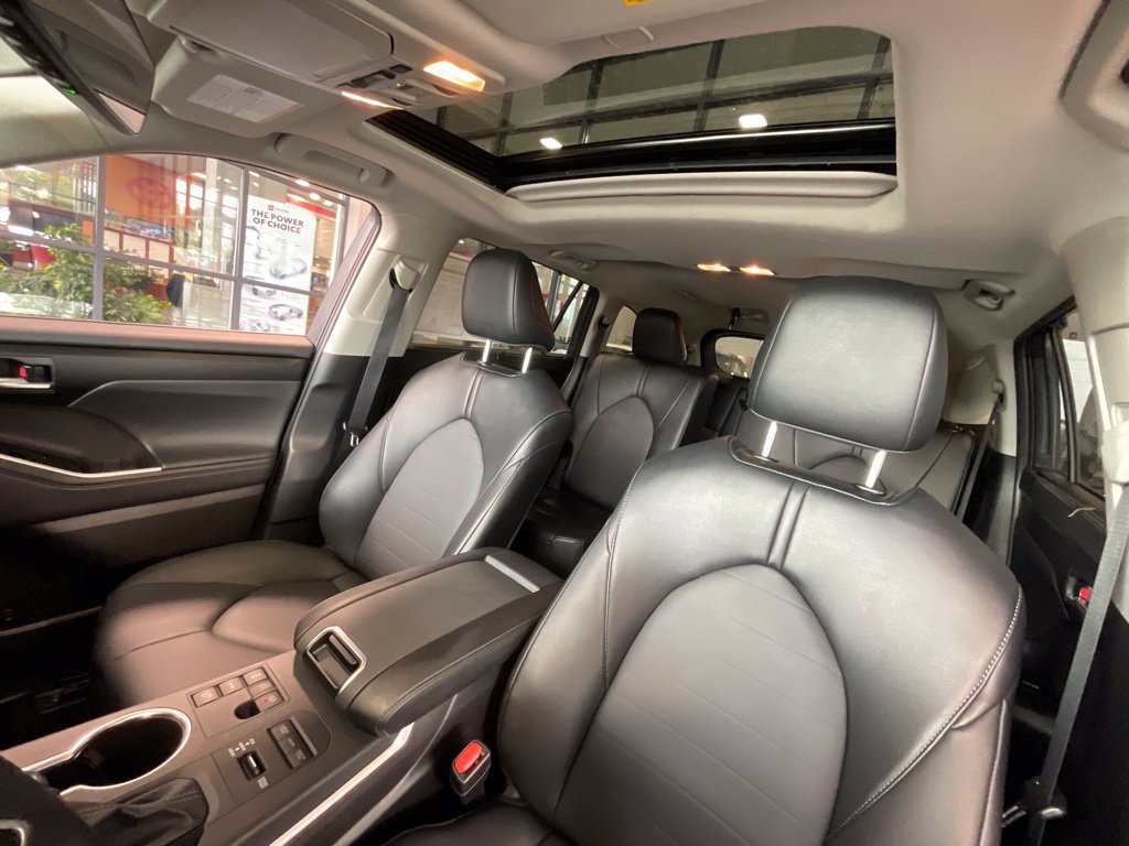 Certified 2025 Toyota Highlander XLE AWD/4WD image 10