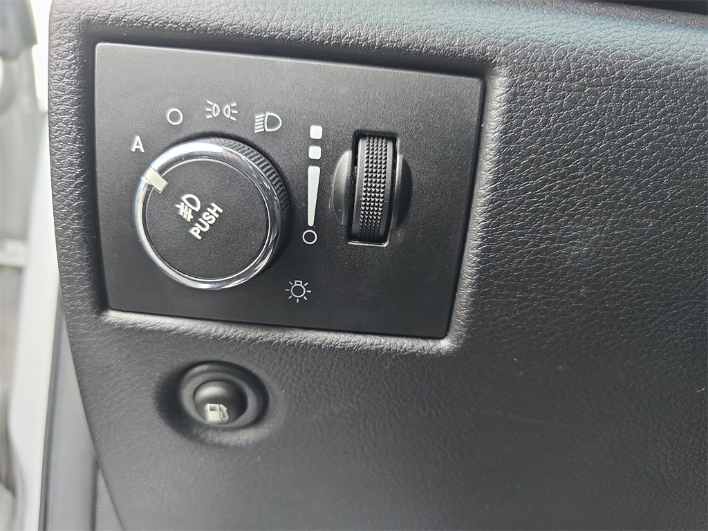 Used 2011 Jeep Grand Cherokee Laredo w/ Security & Convenience Group image 22