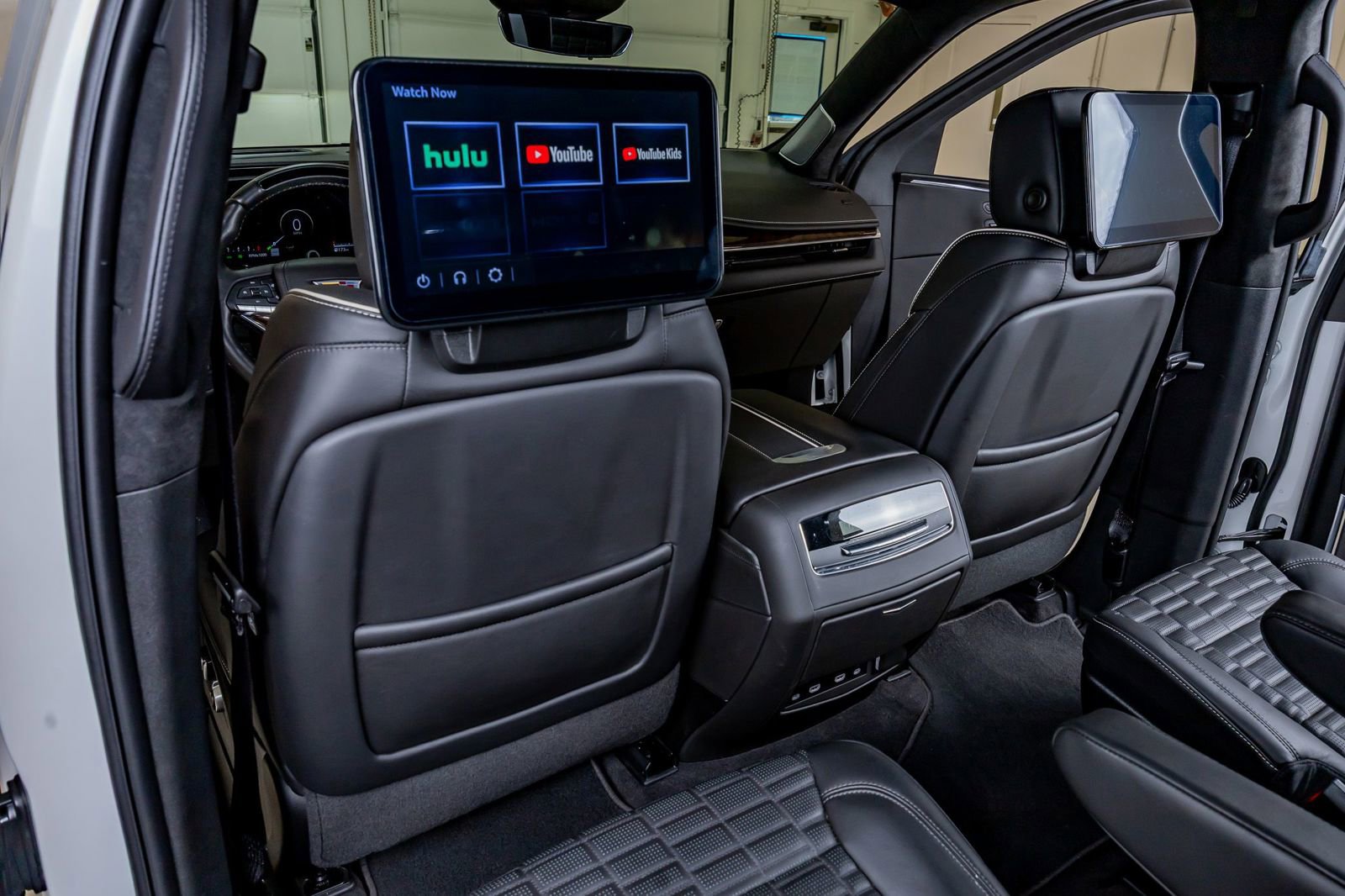 Used 2024 Cadillac Escalade Sport Platinum w/ LPO, ONYX Package AWD/4WD image 33