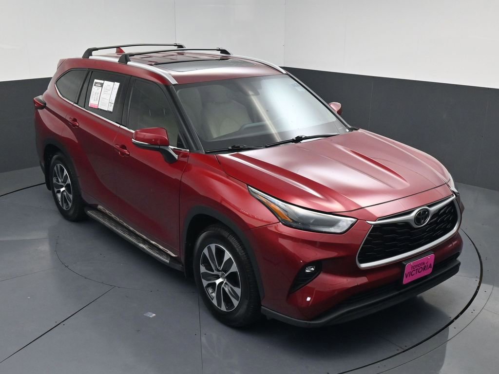 Used 2022 Toyota Highlander XLE FWD image 14