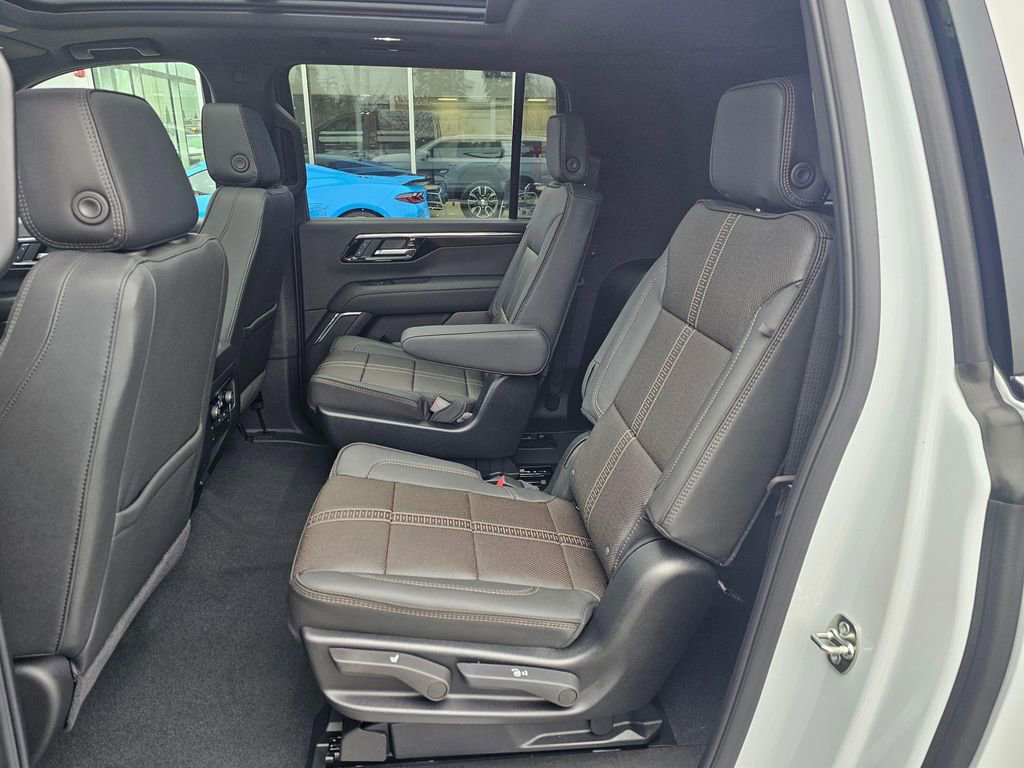 New 2026 Chevrolet Suburban High Country image 17