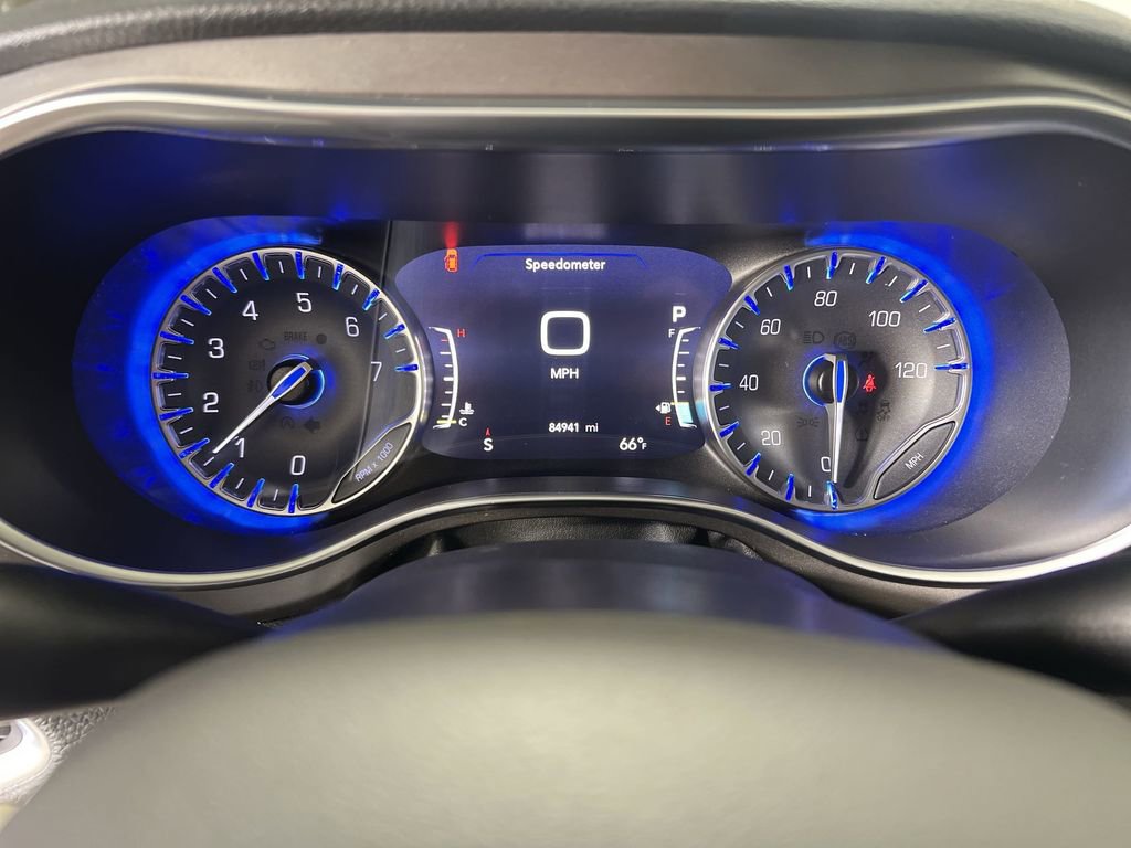 Used 2019 Chrysler Pacifica Limited FWD image 12
