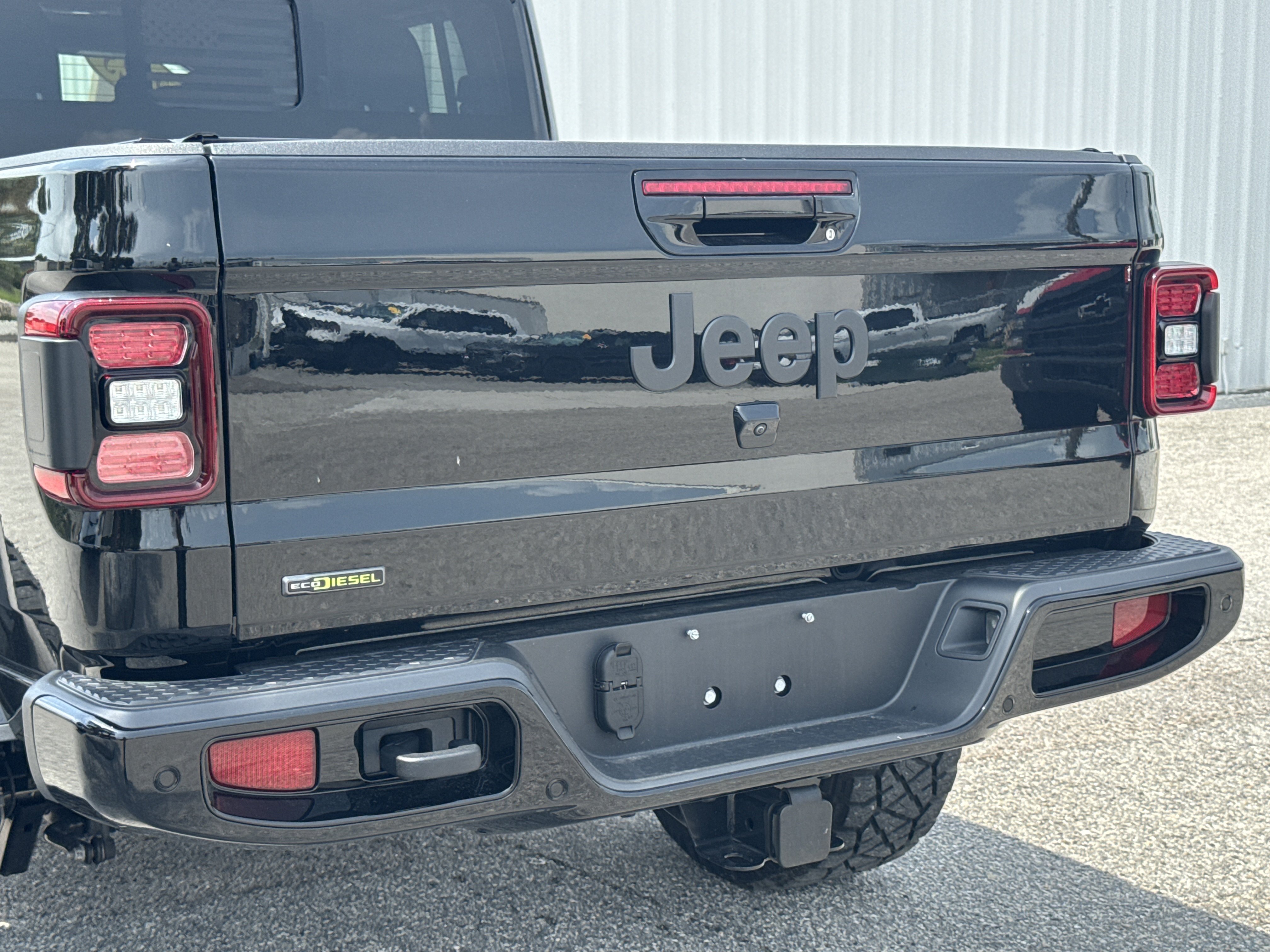 Used 2023 Jeep Gladiator Overland AWD/4WD image 9