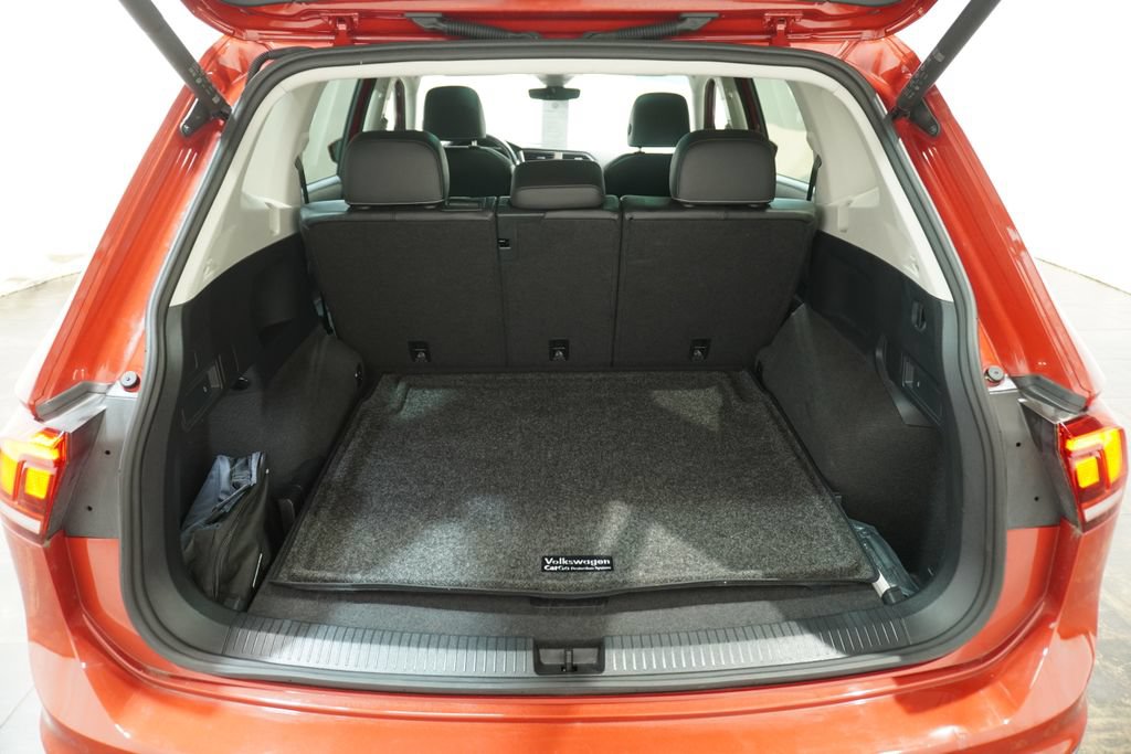 Certified 2024 Volkswagen Tiguan SE w/ Panoramic Sunroof Package AWD/4WD image 5