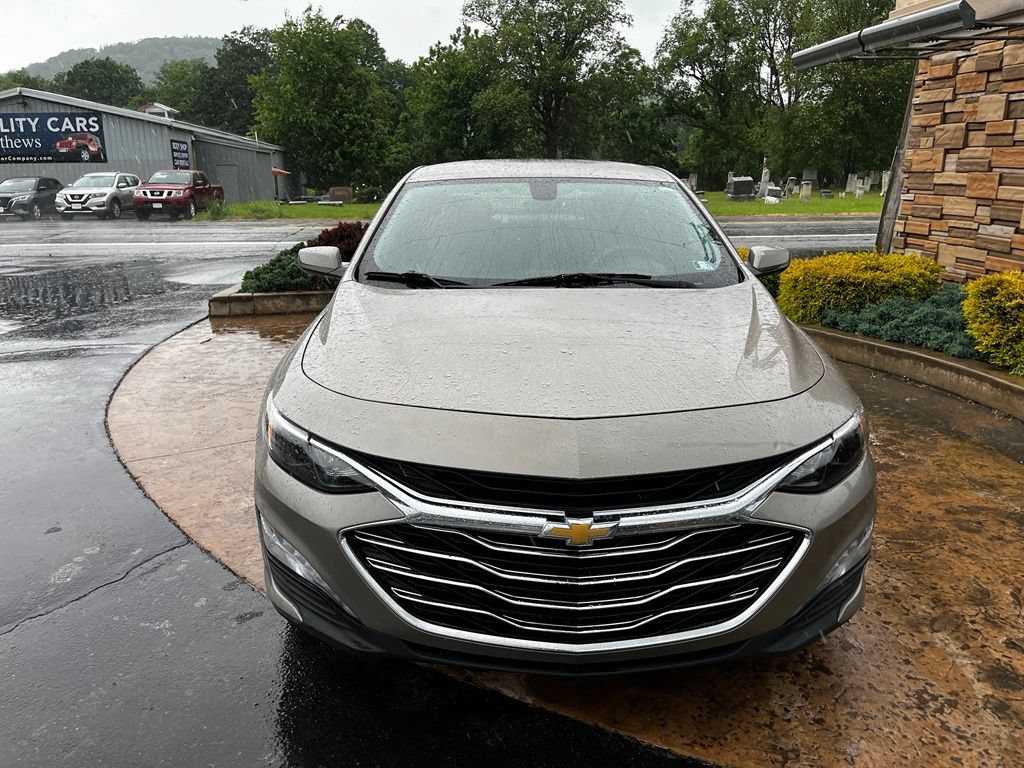 Used 2022 Chevrolet Malibu LT FWD image 2