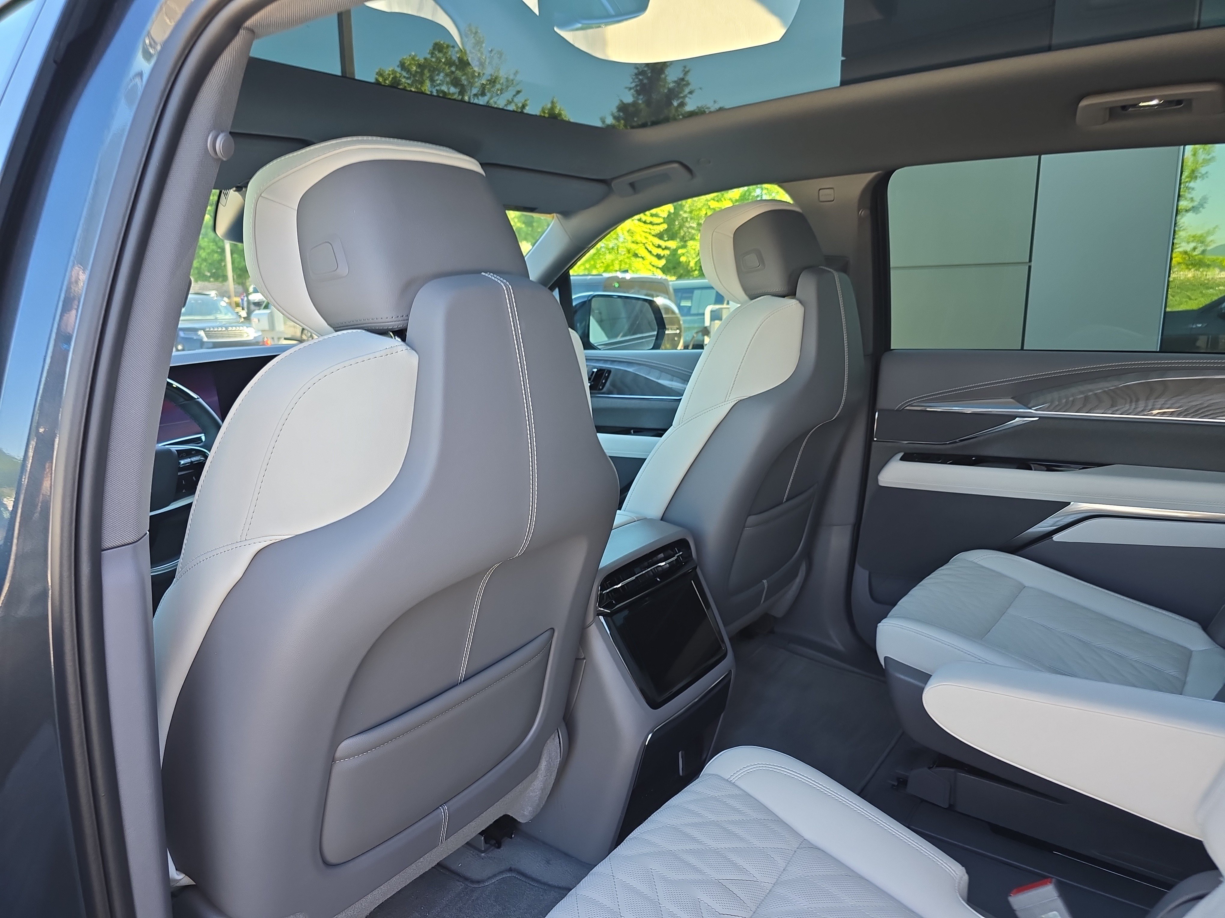 Used 2026 Cadillac Escalade IQ Sport 1 AWD/4WD image 17
