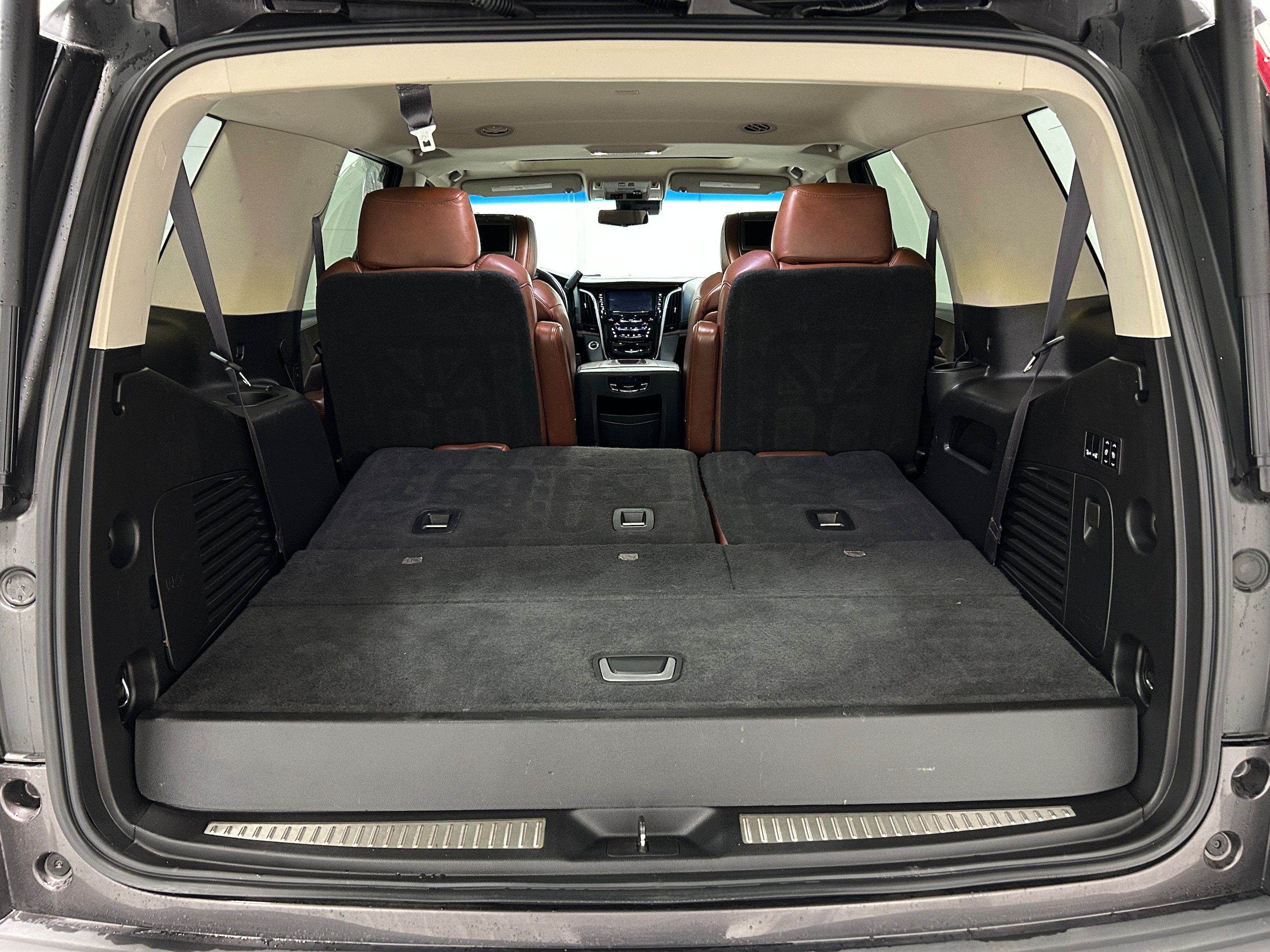 Used 2017 Cadillac Escalade Luxury AWD/4WD image 38