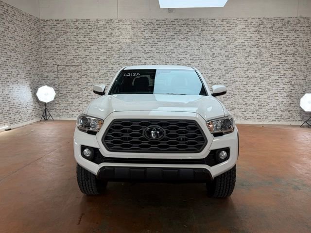 Used 2022 Toyota Tacoma TRD Off-Road AWD/4WD image 2