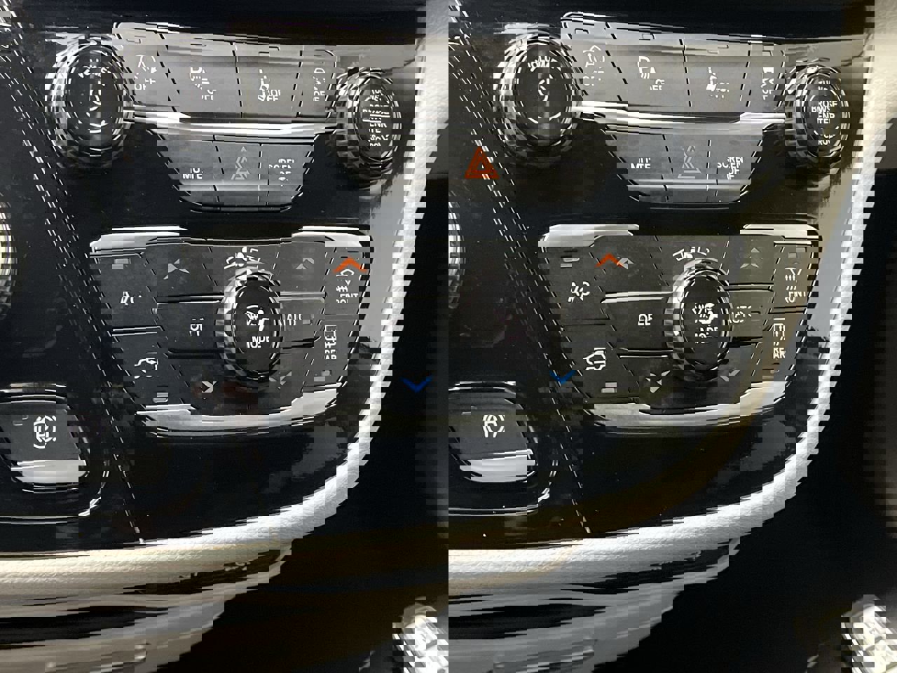 Used 2024 Chrysler Pacifica Touring-L image 22