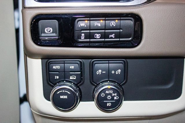 Used 2025 GMC Yukon XL Denali image 35