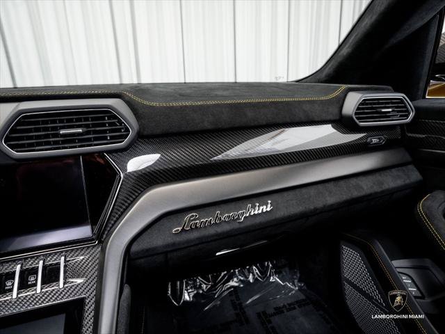 Used 2024 Lamborghini Urus Performante AWD/4WD image 35