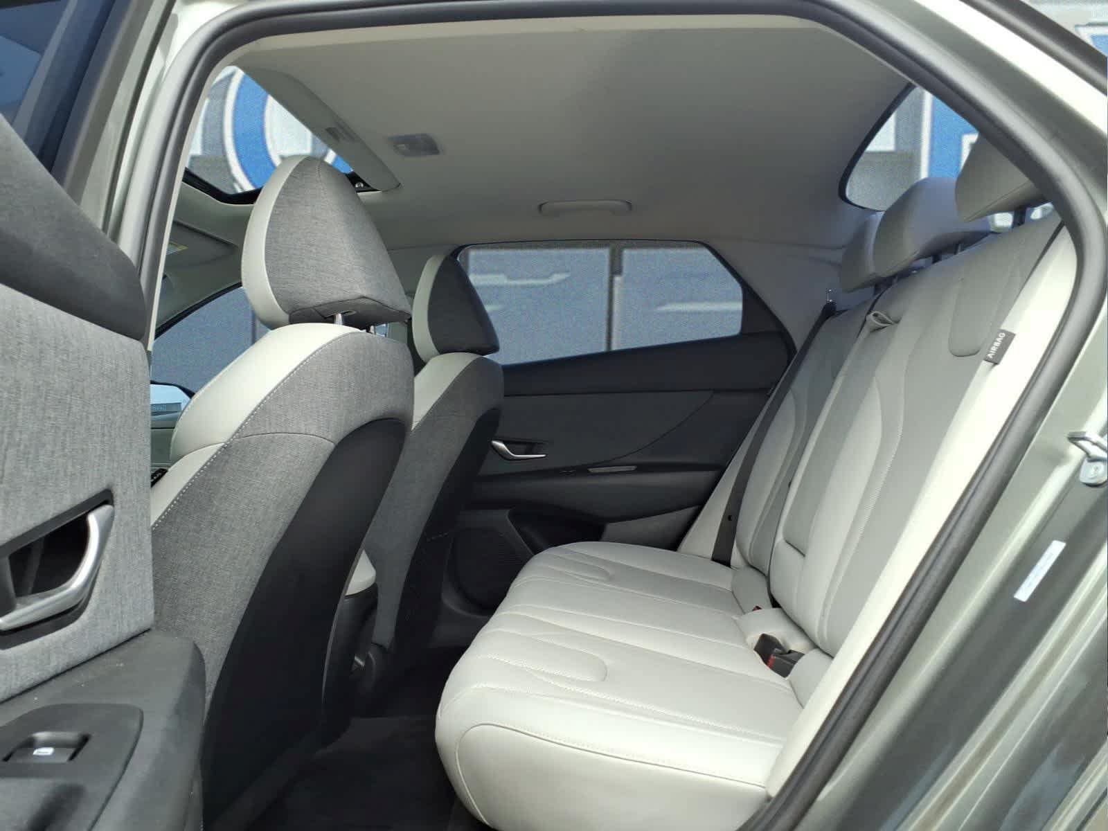 Used 2025 Hyundai Elantra Limited FWD image 11