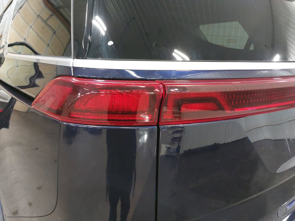 Used 2023 Kia Carnival LX image 34