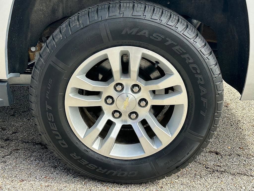 Used 2019 Chevrolet Suburban LT image 31