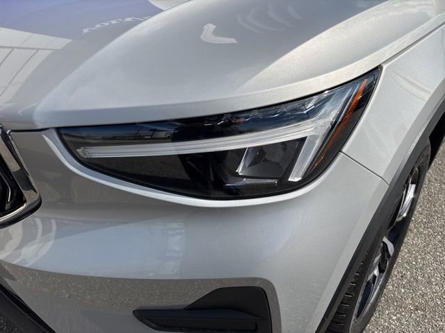 Used 2025 Volvo XC40 B5 Core image 9