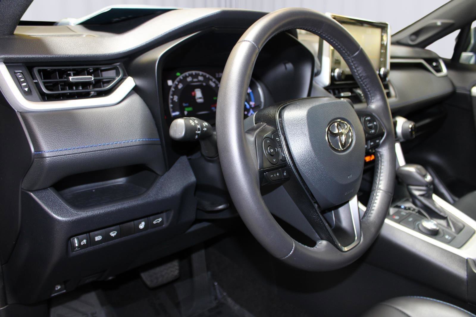 Used 2020 Toyota RAV4 XSE AWD/4WD image 16