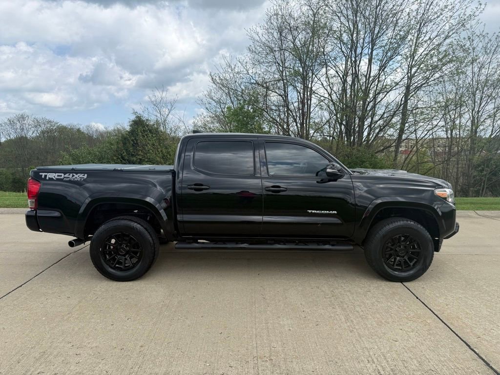 Used 2016 Toyota Tacoma TRD Sport w/ Premium & Technology Package AWD/4WD image 2