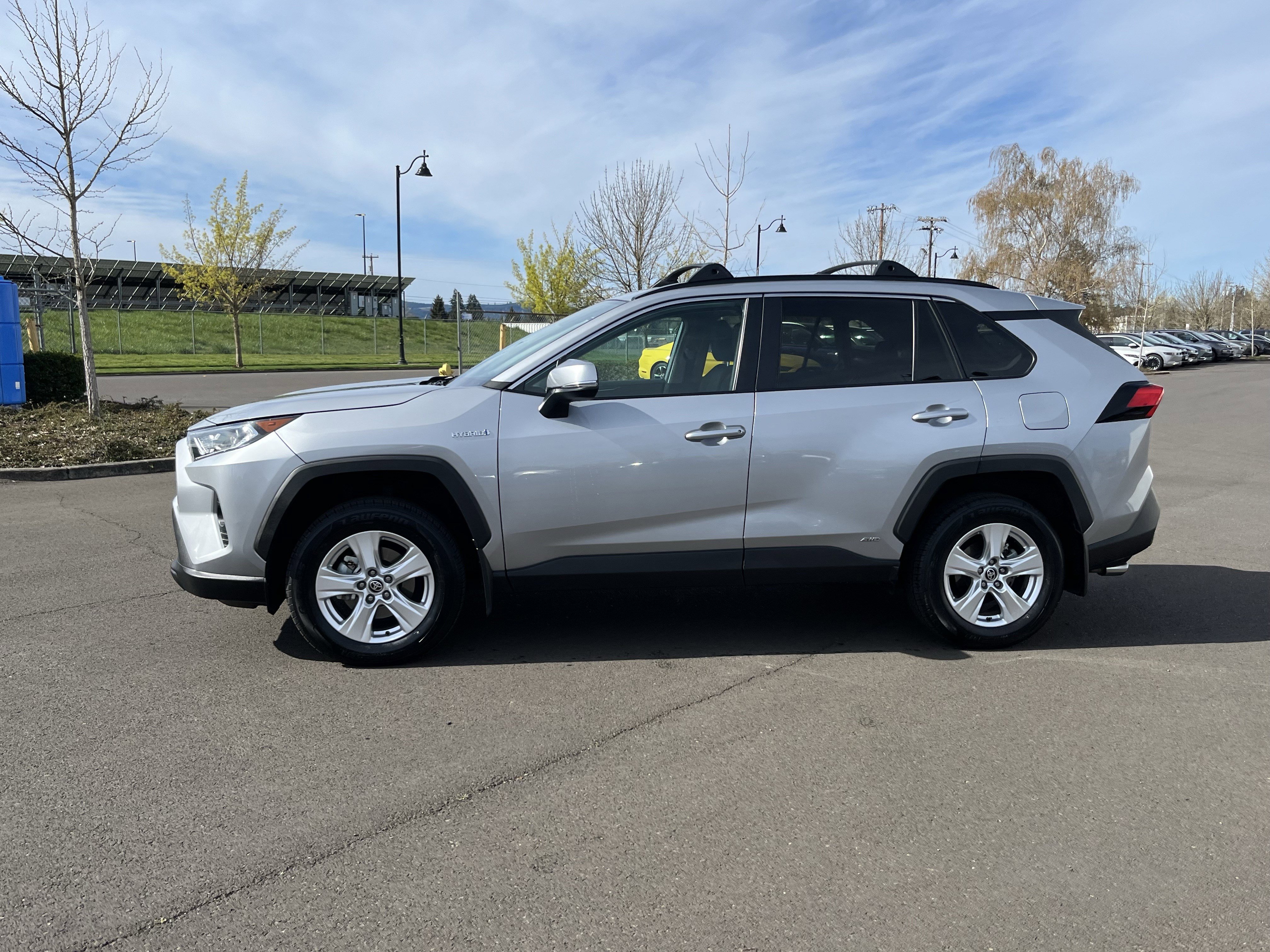 Used 2021 Toyota RAV4 XLE w/ Convenience Package image 3