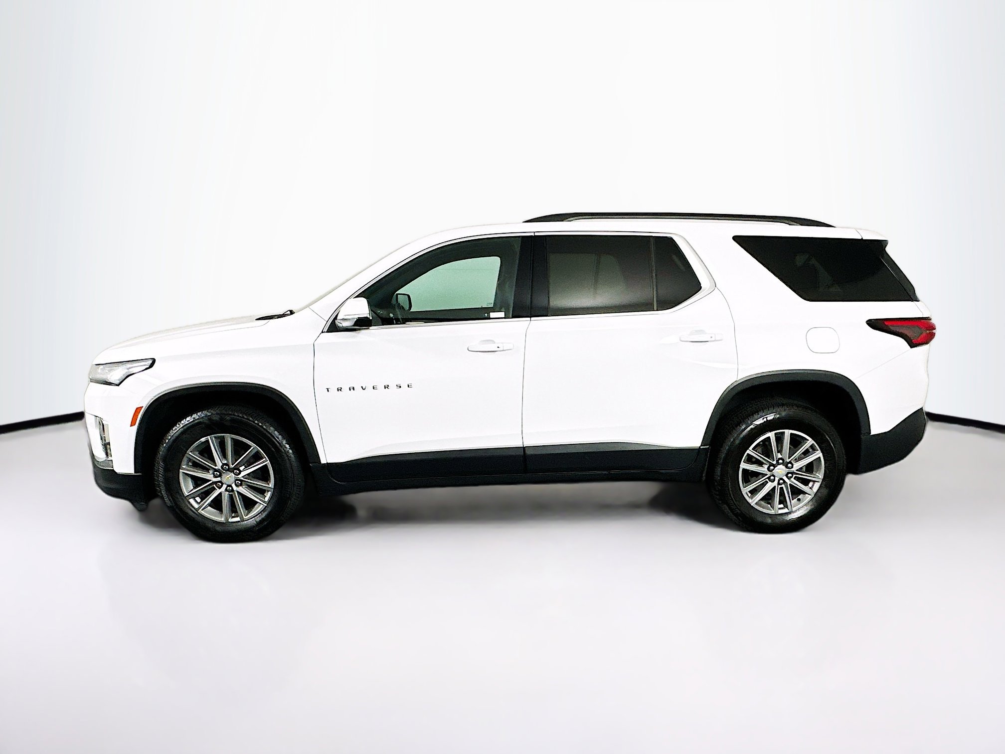 Used 2023 Chevrolet Traverse LT w/ Rear Camera Mirror Package image 4