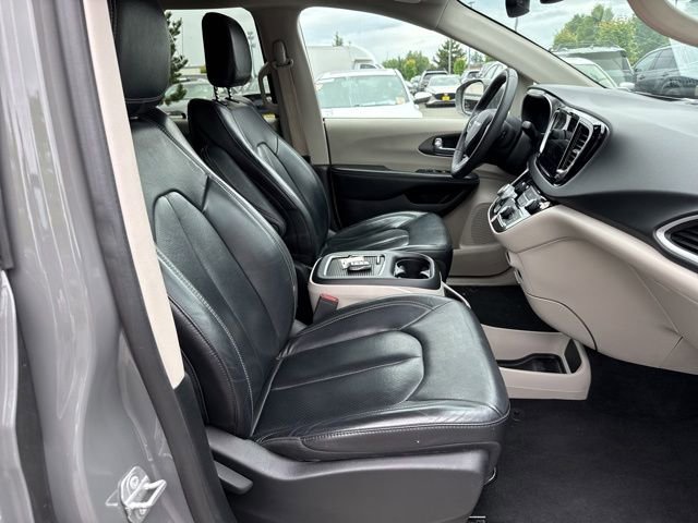 Used 2022 Chrysler Pacifica Touring-L FWD image 9