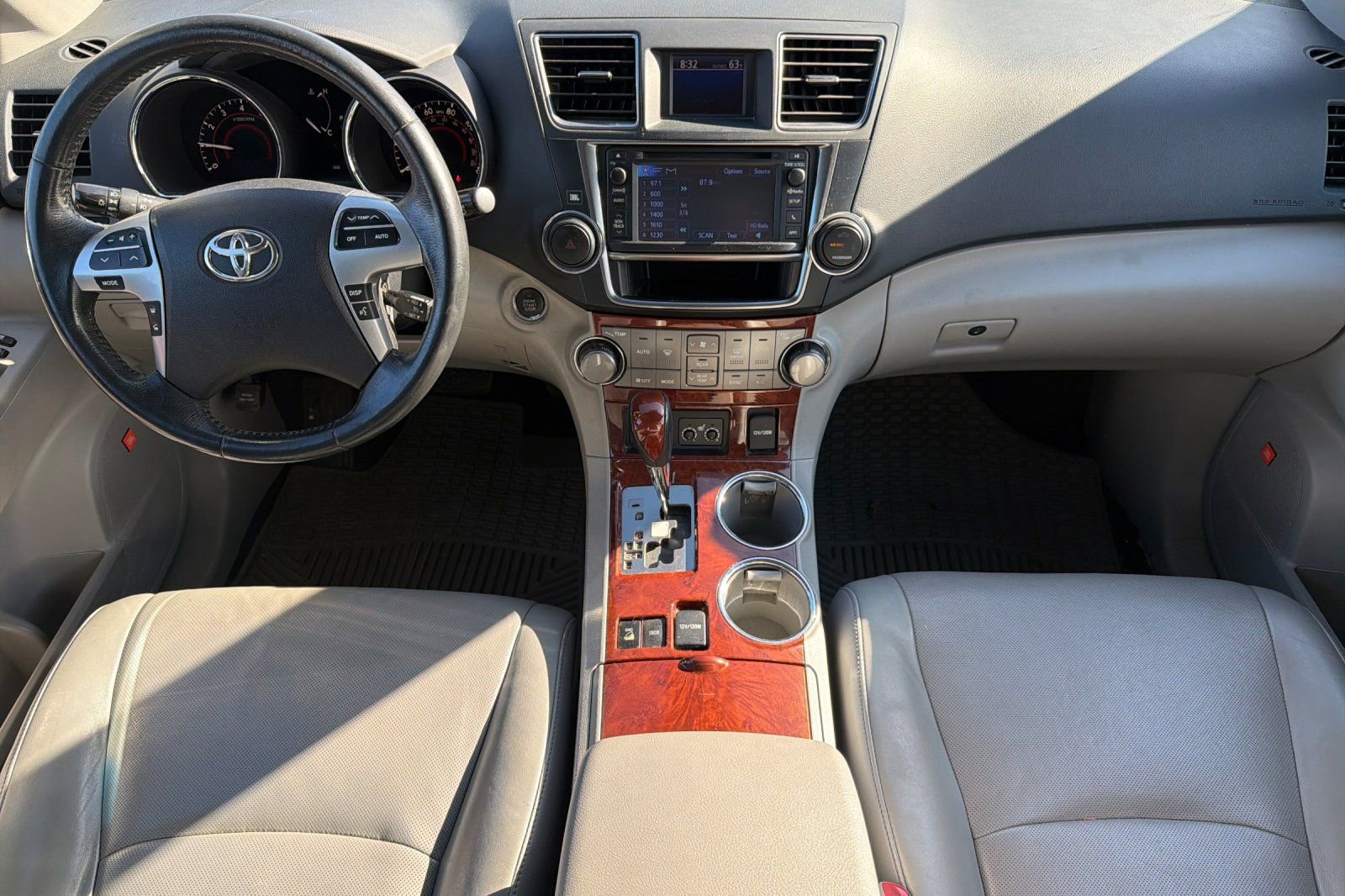 Used 2013 Toyota Highlander Limited image 9