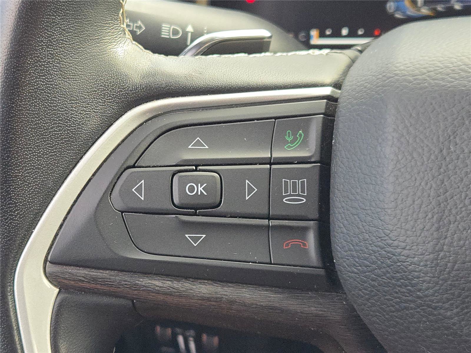 Certified 2022 Jeep Grand Cherokee Limited image 33