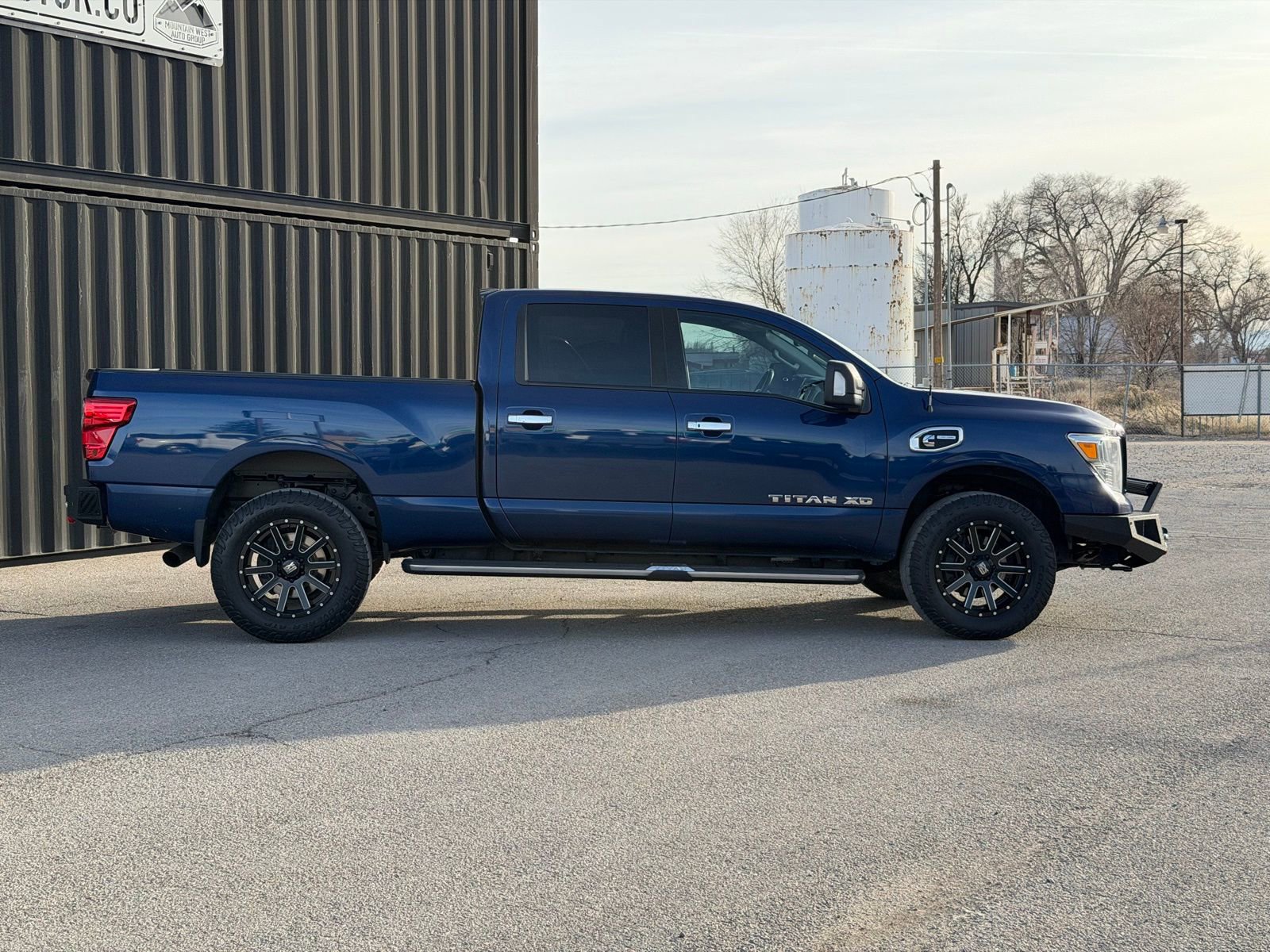 Used 2019 Nissan Titan SV w/ SV Convenience Package image 6