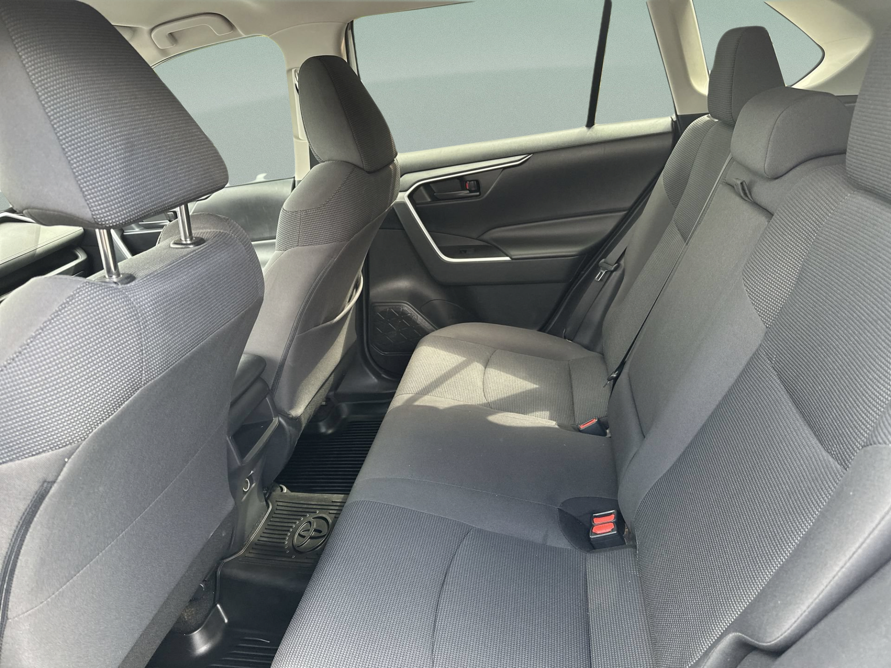 Used 2019 Toyota RAV4 LE FWD image 22