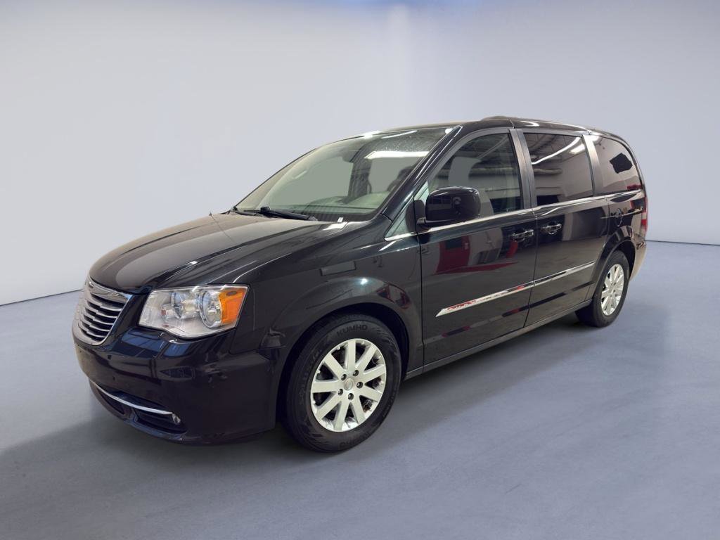 Used 2016 Chrysler Town & Country Touring image 3