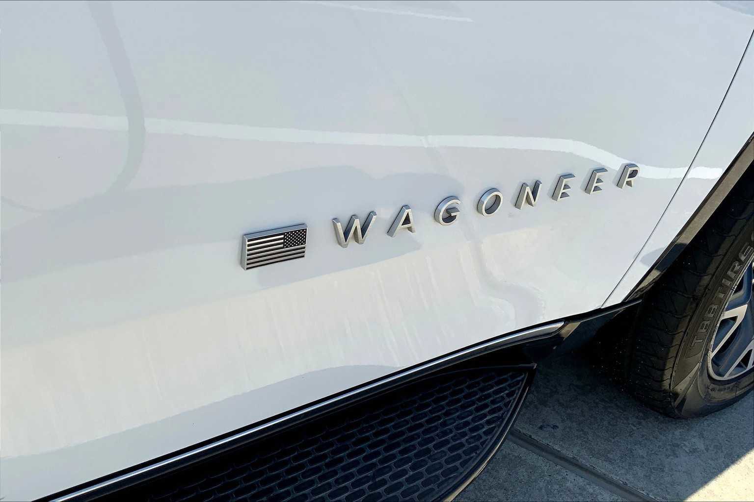 Used 2023 Jeep Wagoneer L Series III w/ Preferred Equipment Group image 9