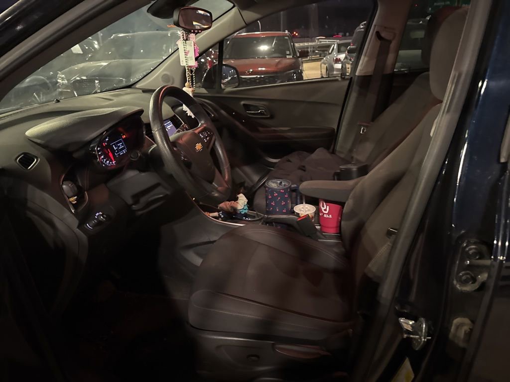 Used 2021 Chevrolet Trax LS w/ Tint and Cruise Package image 9