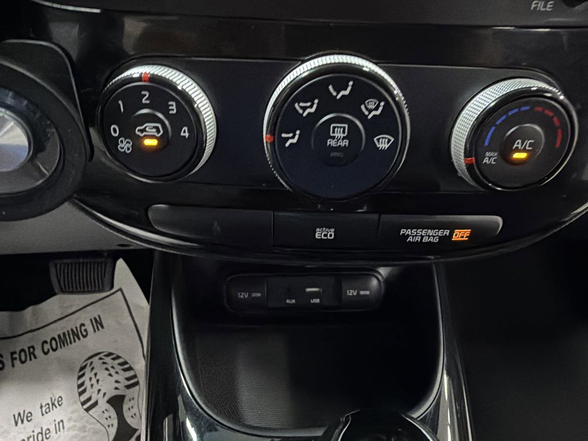 Used 2016 Kia Soul ! FWD image 21