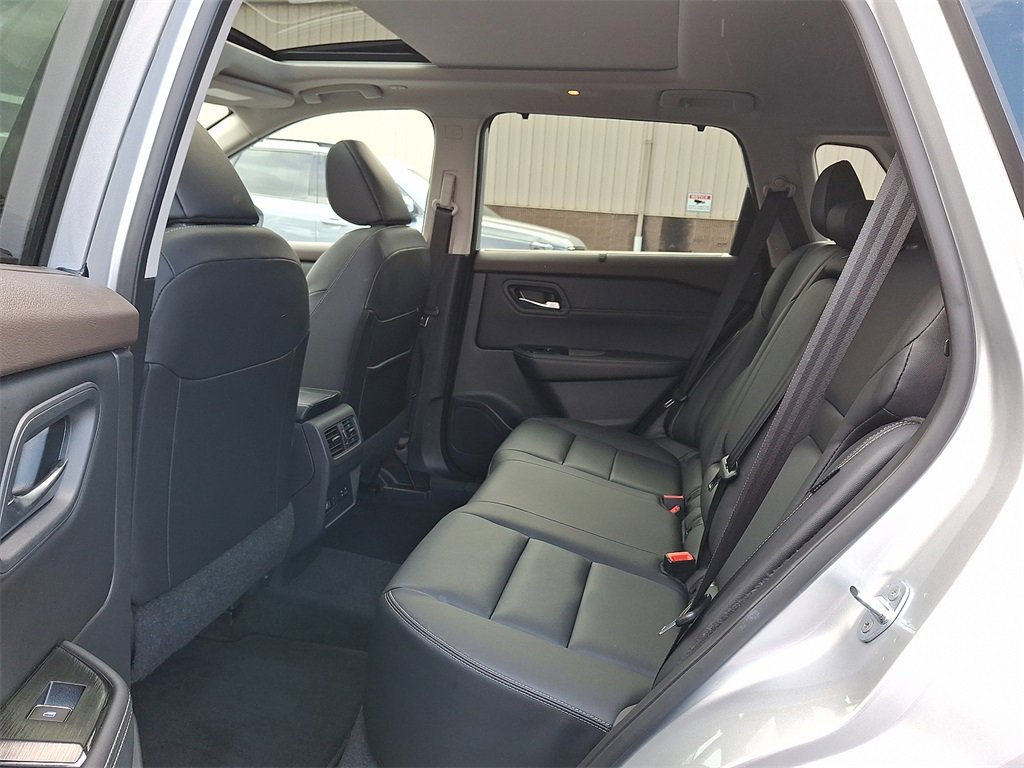 Used 2023 Nissan Rogue SL w/ SL Premium Package image 12