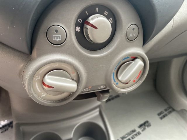 Used 2012 Nissan Versa SL image 21