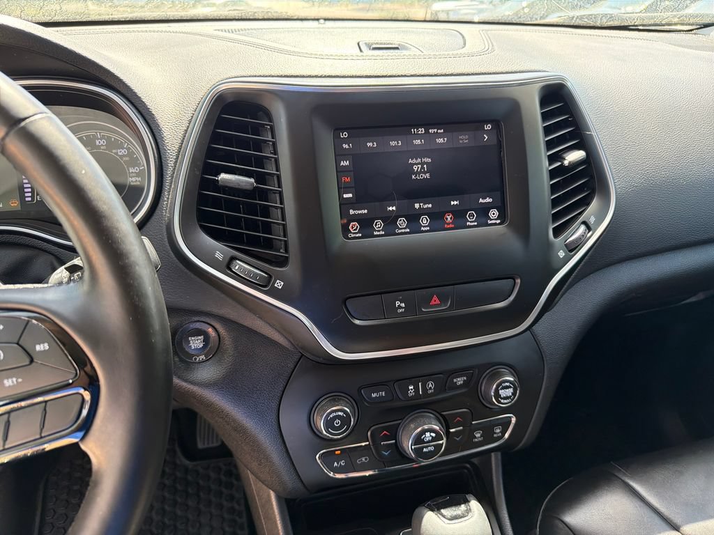Used 2020 Jeep Cherokee Latitude Plus AWD/4WD image 25