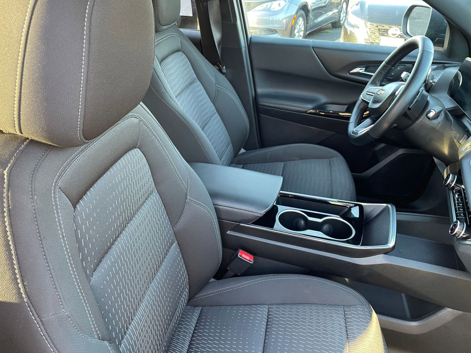 Used 2025 Chevrolet Equinox LT image 30