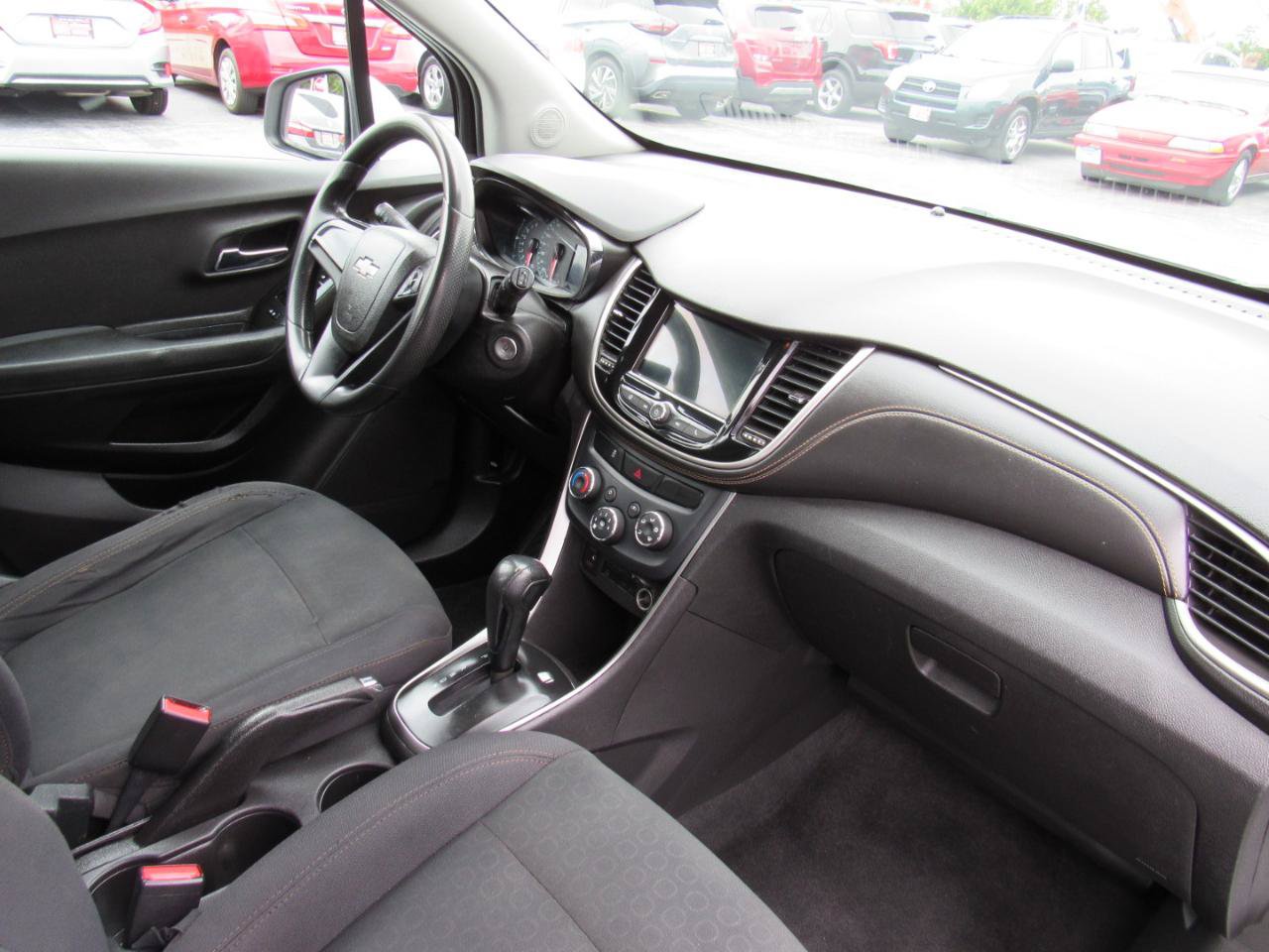 Used 2018 Chevrolet Trax LS AWD/4WD image 24
