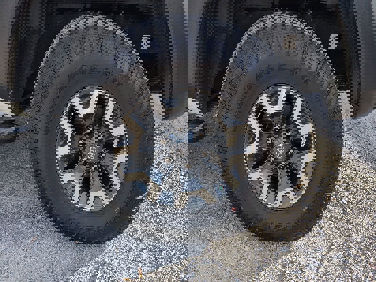 Used 2023 Toyota Tacoma TRD Off-Road image 14