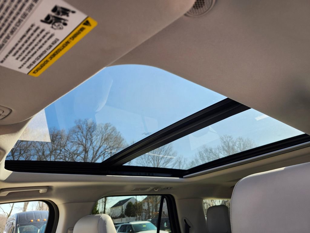 Certified 2025 Ford Expedition Platinum image 22