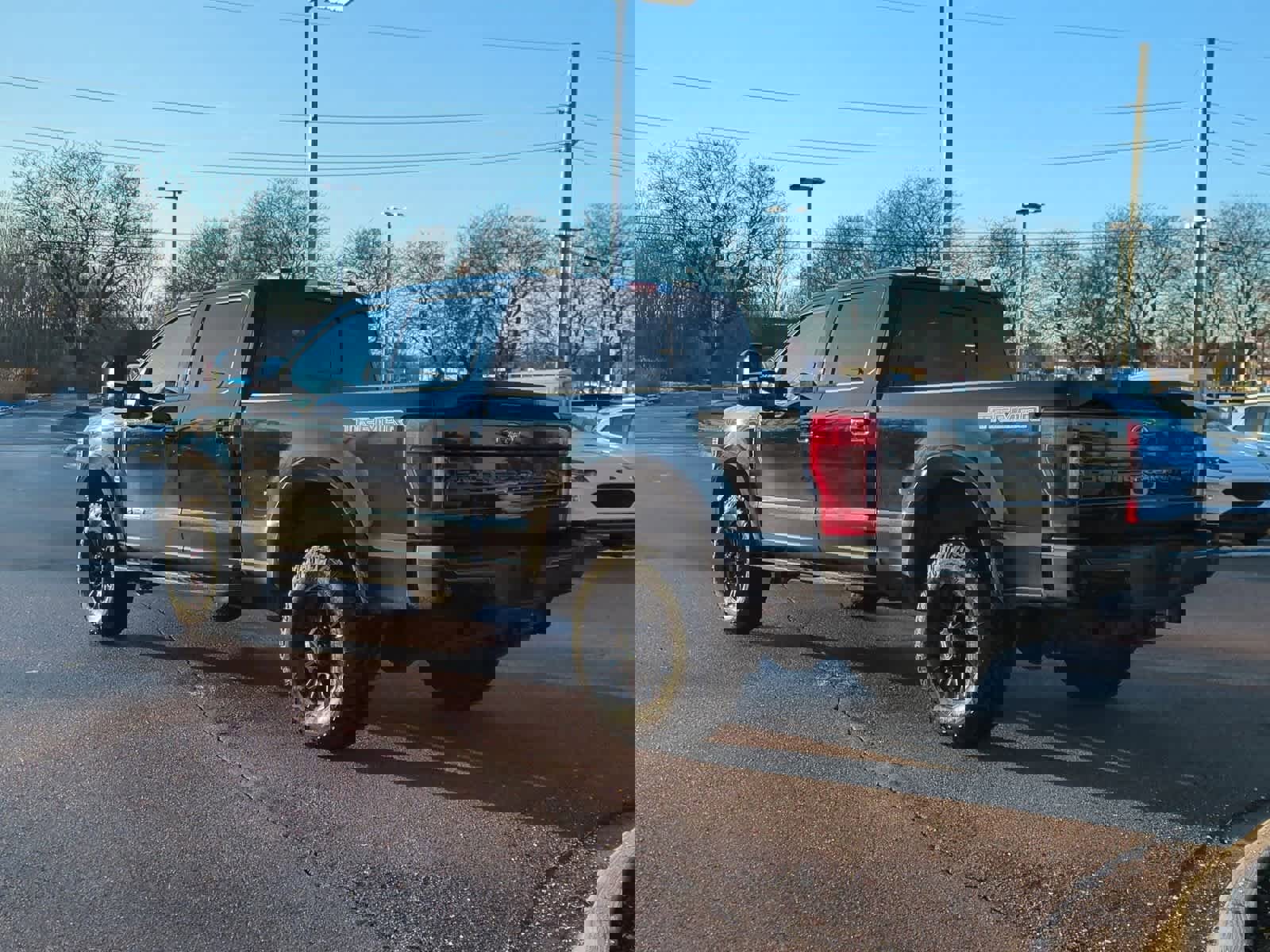 Certified 2022 Ford F350 Lariat w/ Tremor Off-Road Package image 6